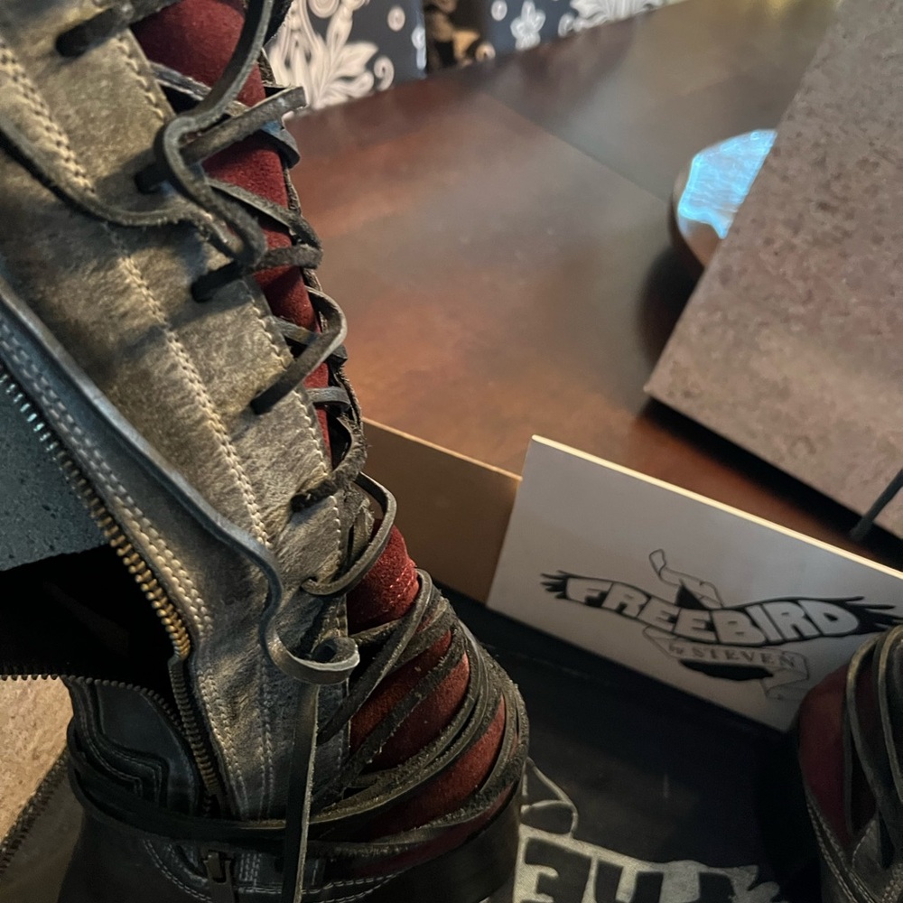 Freebird by Steven Black Lace-Up Tall Boots size 10 - Picture 6 of 10